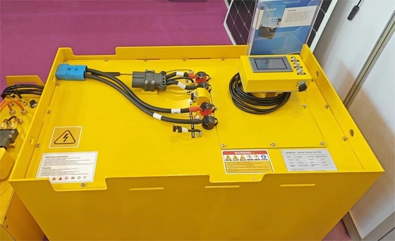 औद्योगिक कर्षण इलेक्ट्रिक फोर्कलिफ्ट लिथियम बैटरी 48V 51.2V 460Ah Lifepo4 बैटरी