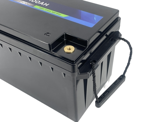 घरेलू सौर प्रणाली LifePO4 लिथियम बैटरी BMS 25.6V 100Ah LFP बैटरी पैक के साथ